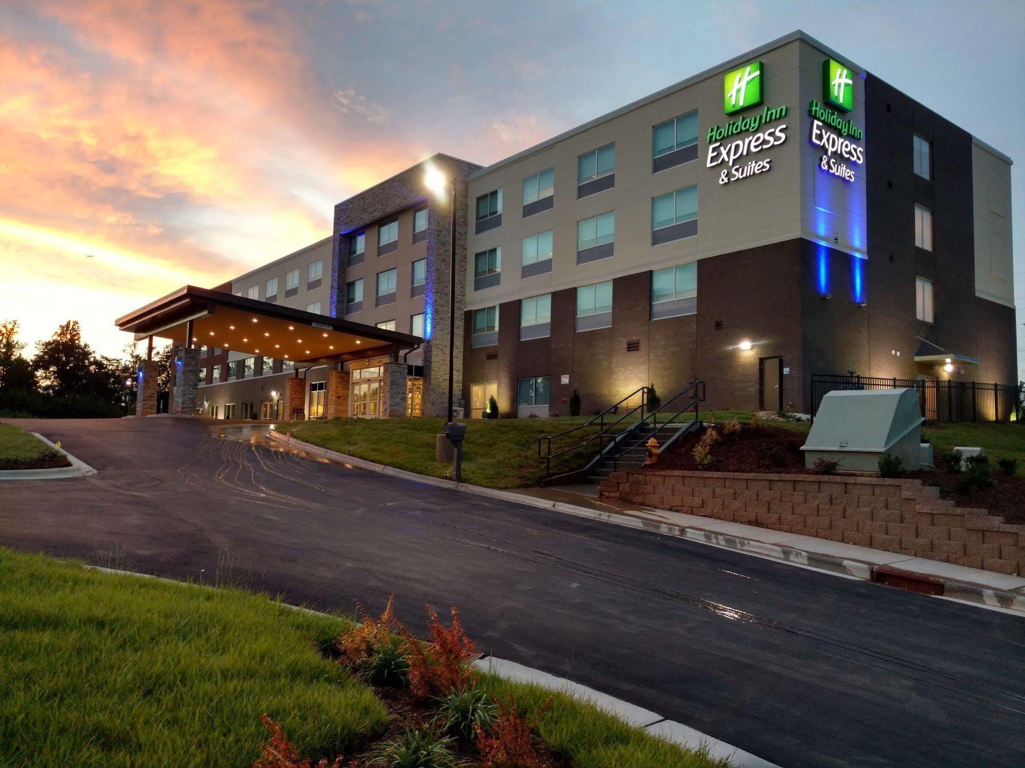 Holiday Inn Express & Suites - Charlotte Ne - University Area By Ihg מראה חיצוני תמונה