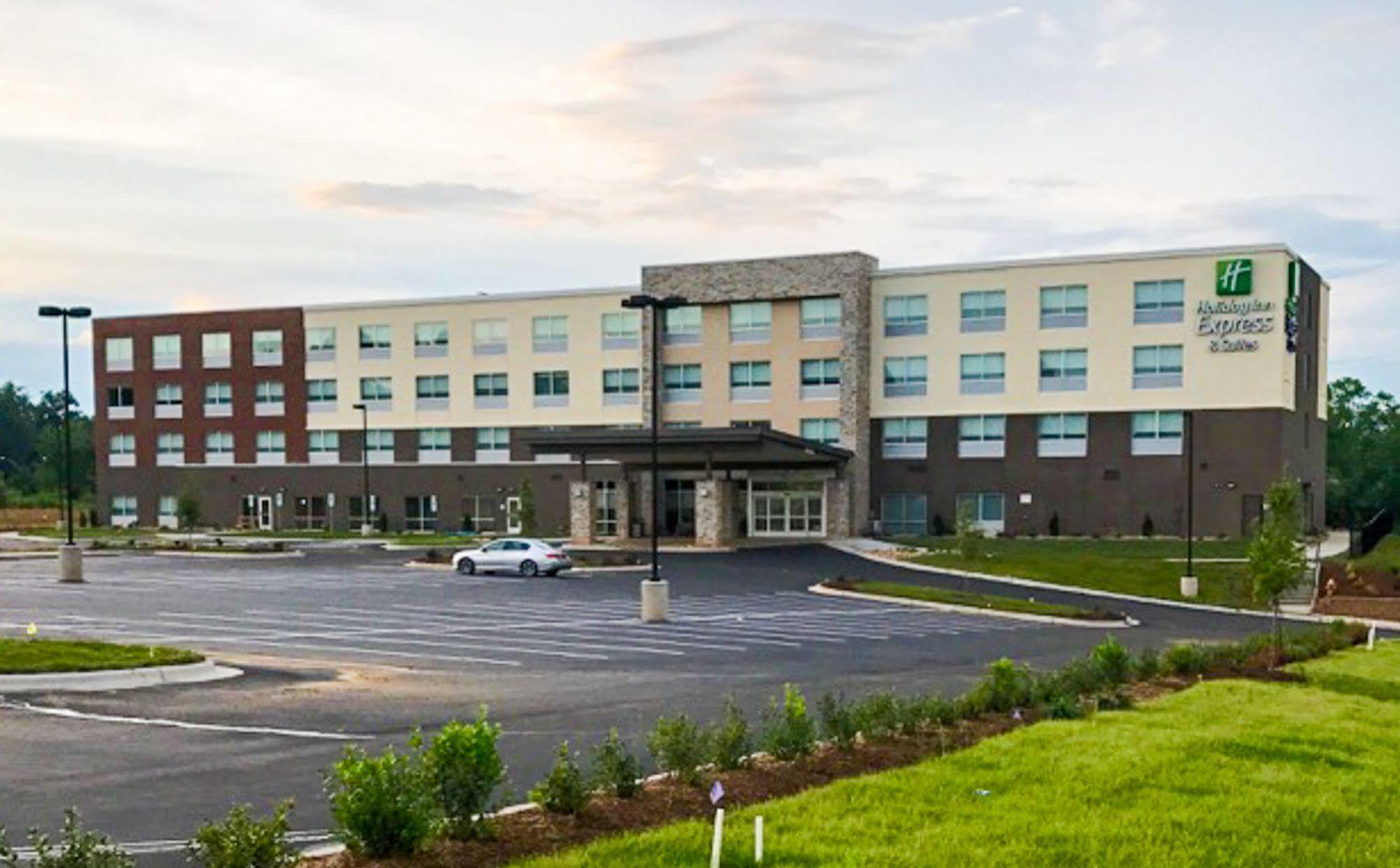 Holiday Inn Express & Suites - Charlotte Ne - University Area By Ihg מראה חיצוני תמונה