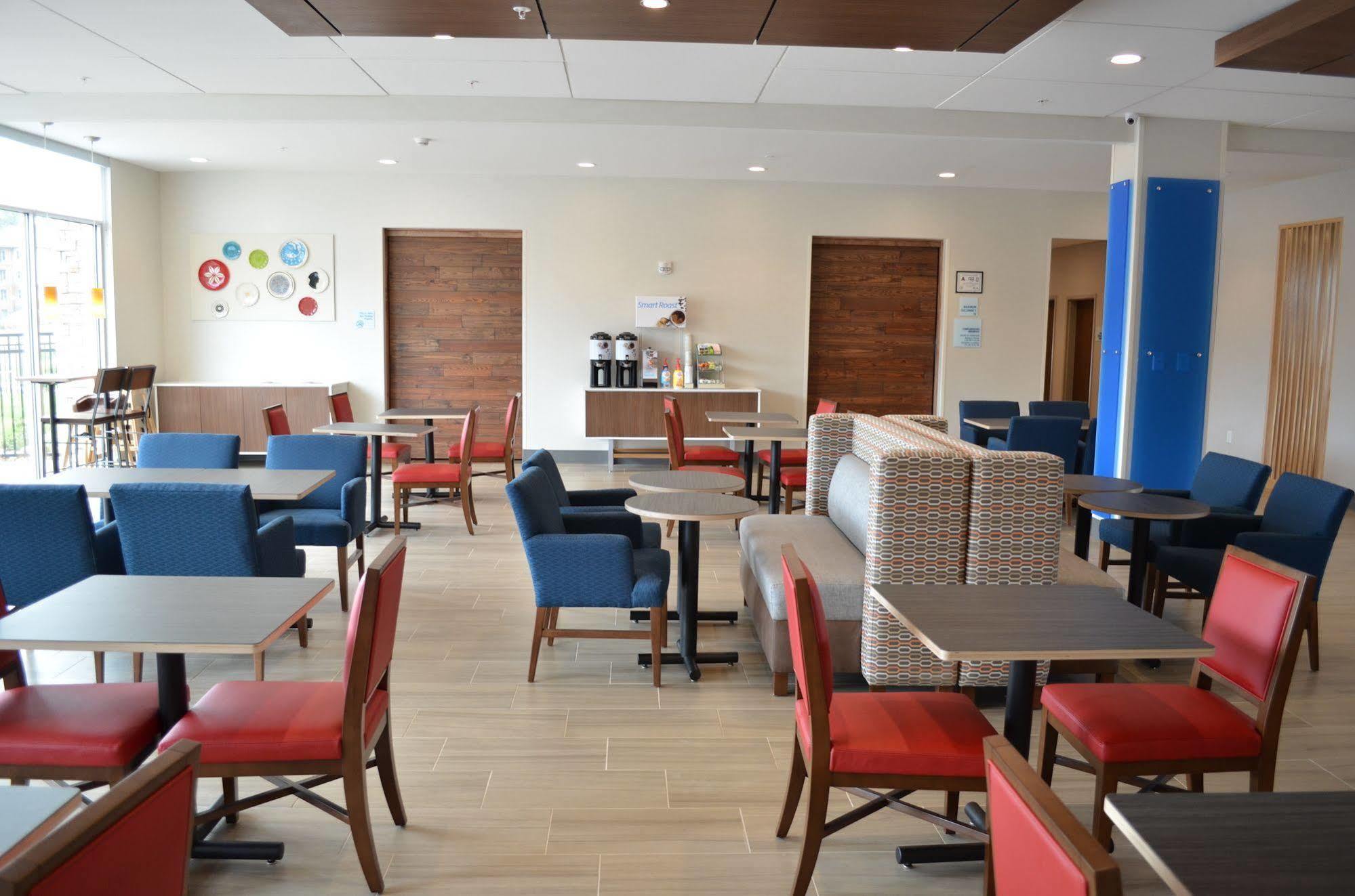 Holiday Inn Express & Suites - Charlotte Ne - University Area By Ihg מראה חיצוני תמונה