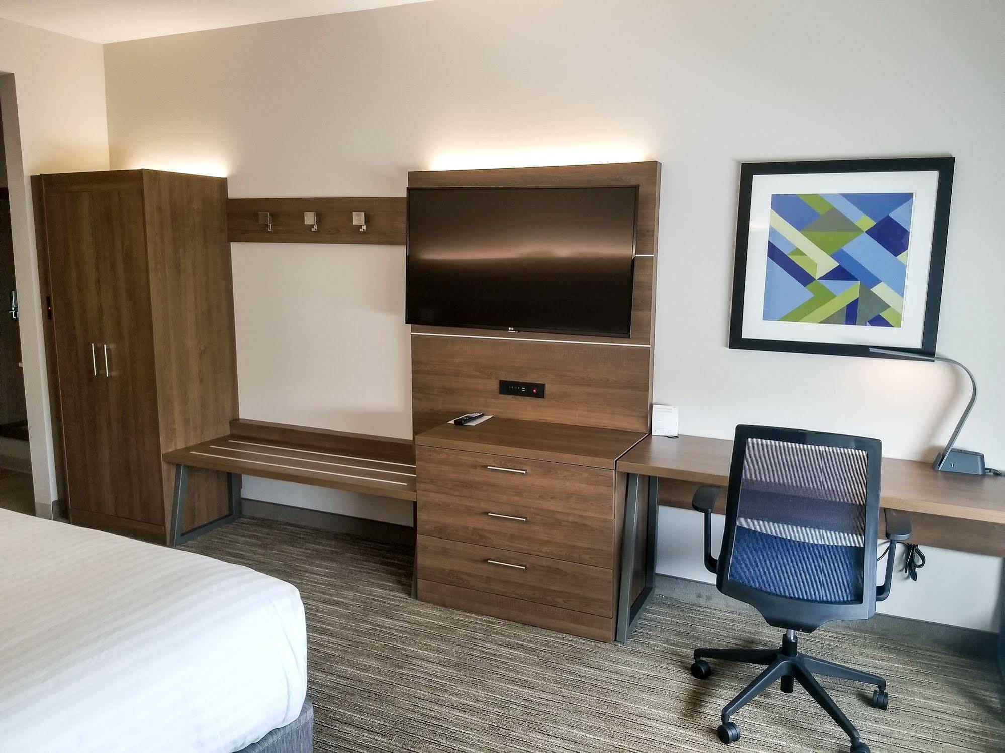 Holiday Inn Express & Suites - Charlotte Ne - University Area By Ihg מראה חיצוני תמונה