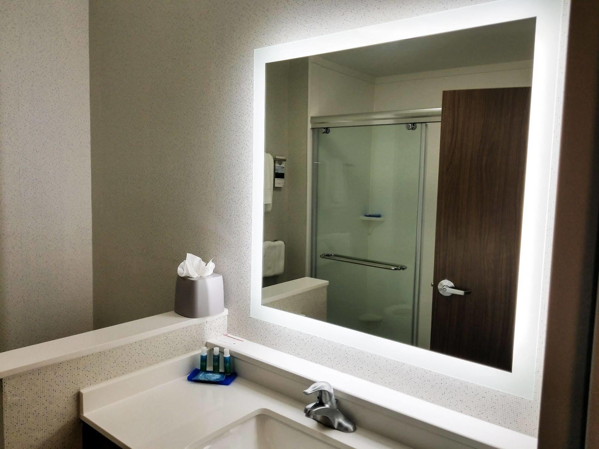 Holiday Inn Express & Suites - Charlotte Ne - University Area By Ihg מראה חיצוני תמונה