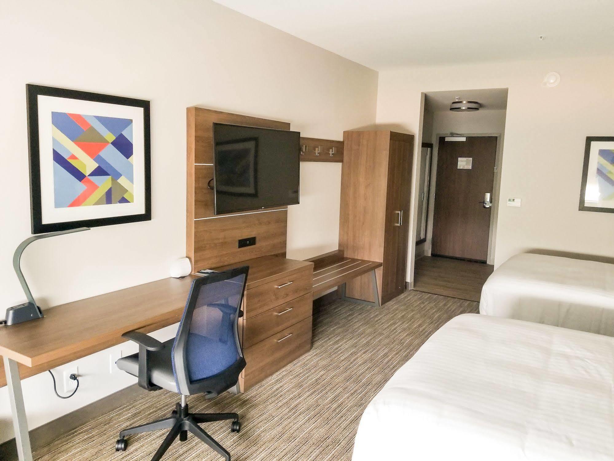 Holiday Inn Express & Suites - Charlotte Ne - University Area By Ihg מראה חיצוני תמונה