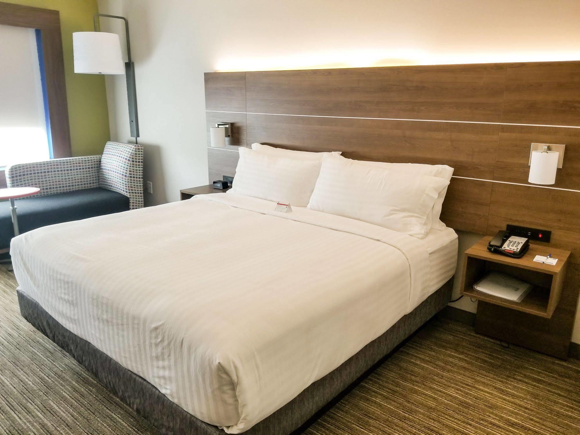 Holiday Inn Express & Suites - Charlotte Ne - University Area By Ihg מראה חיצוני תמונה