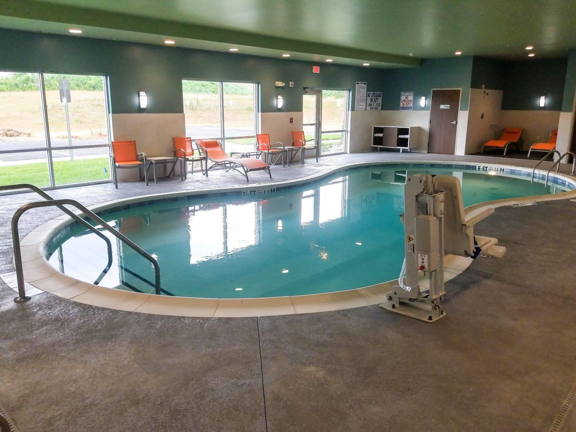 Holiday Inn Express & Suites - Charlotte Ne - University Area By Ihg מראה חיצוני תמונה