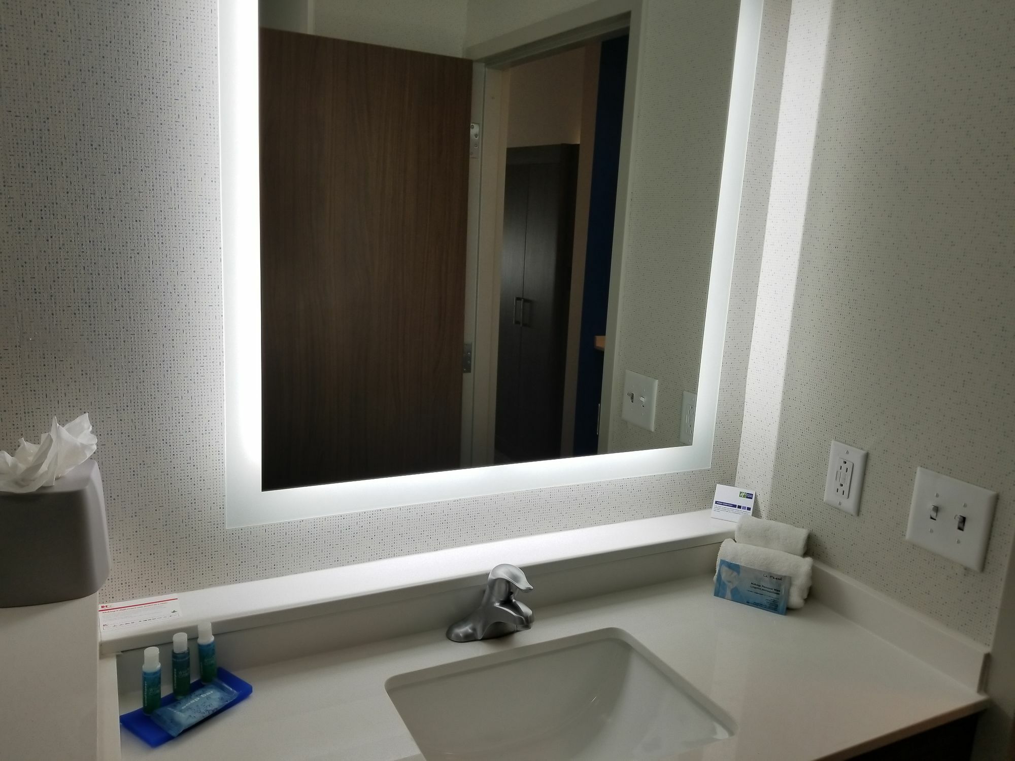 Holiday Inn Express & Suites - Charlotte Ne - University Area By Ihg מראה חיצוני תמונה