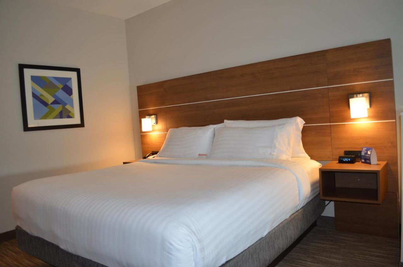 Holiday Inn Express & Suites - Charlotte Ne - University Area By Ihg מראה חיצוני תמונה