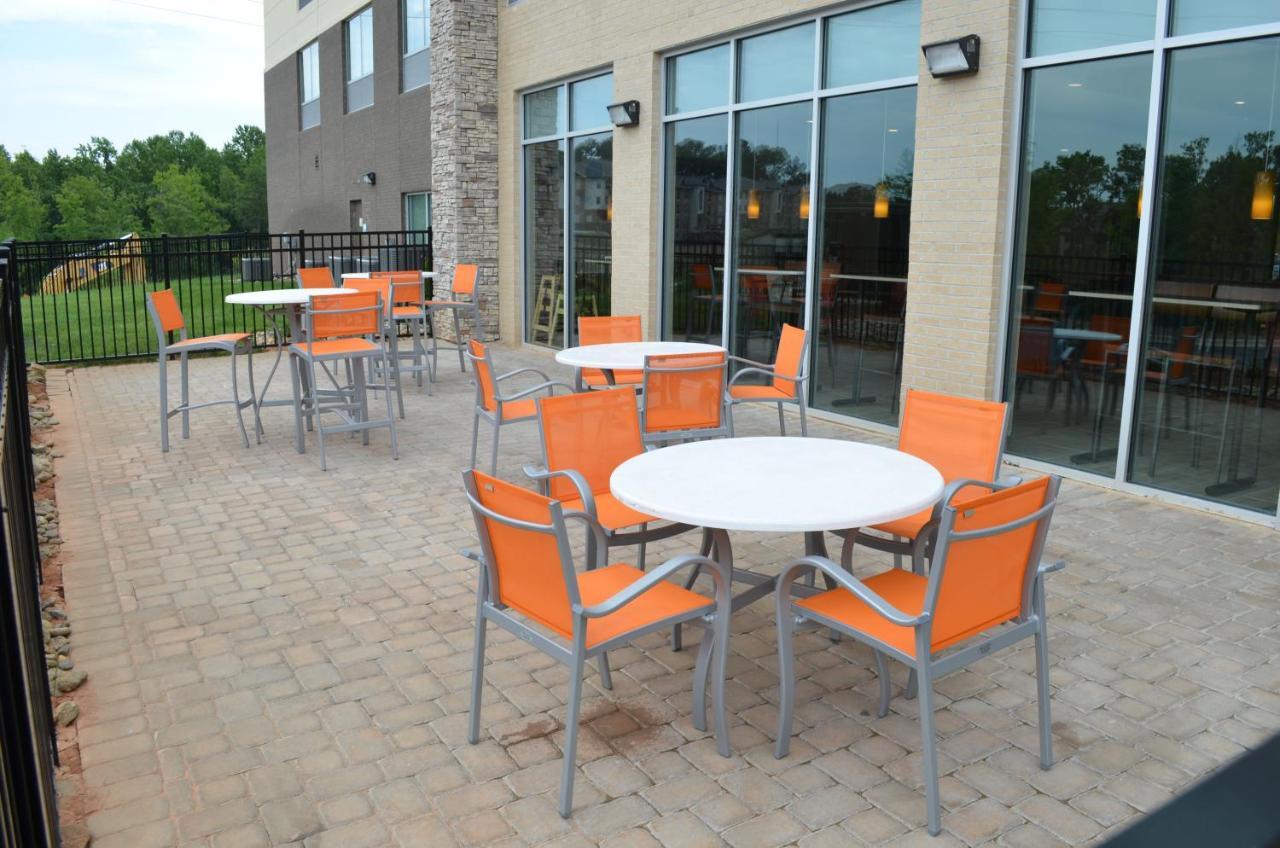 Holiday Inn Express & Suites - Charlotte Ne - University Area By Ihg מראה חיצוני תמונה
