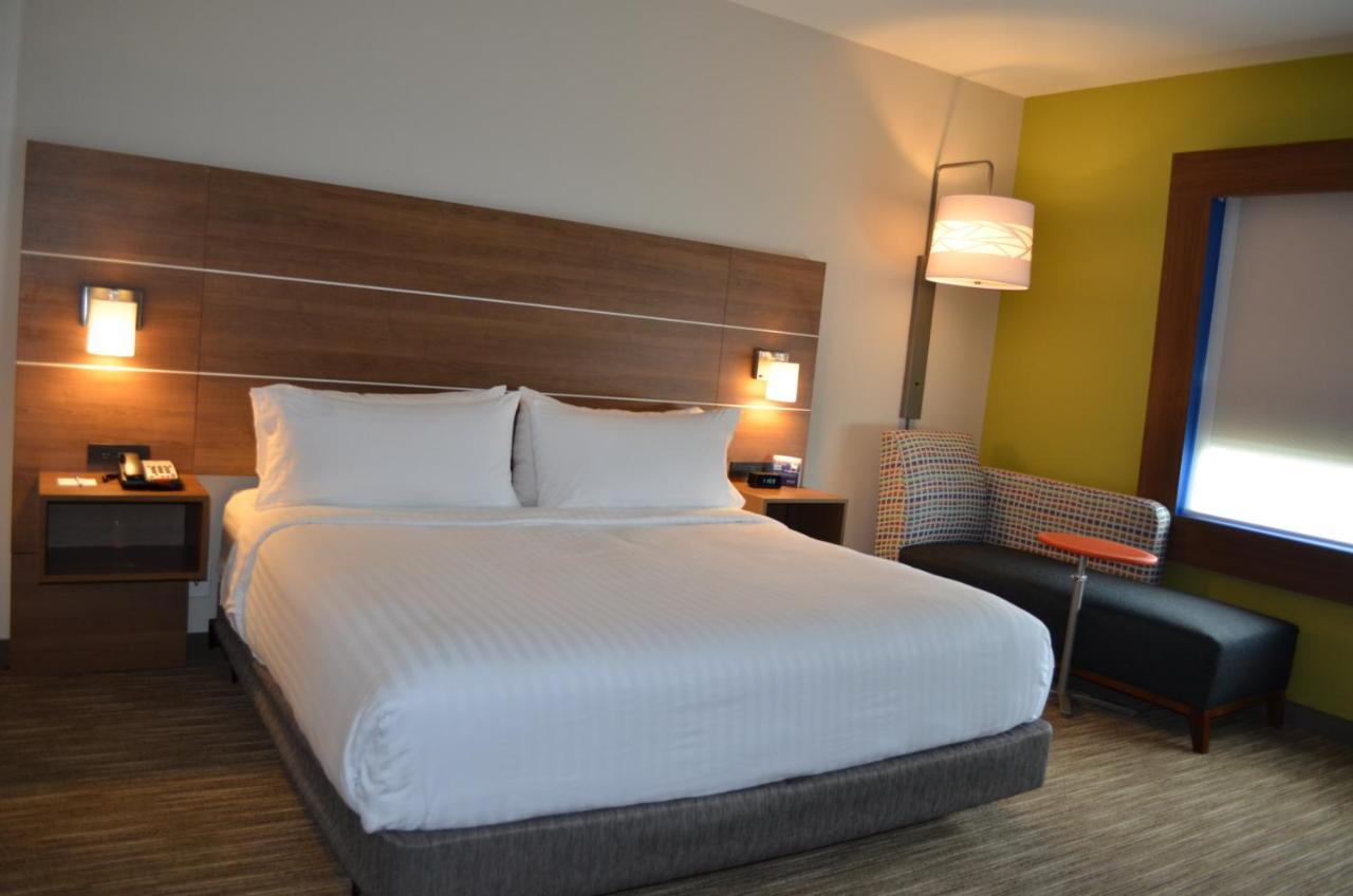Holiday Inn Express & Suites - Charlotte Ne - University Area By Ihg מראה חיצוני תמונה