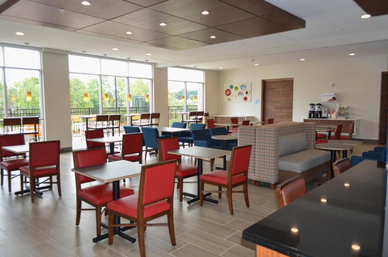 Holiday Inn Express & Suites - Charlotte Ne - University Area By Ihg מראה חיצוני תמונה